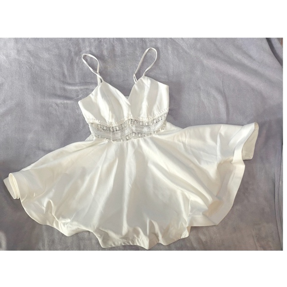 Windsor, Size Medium, White